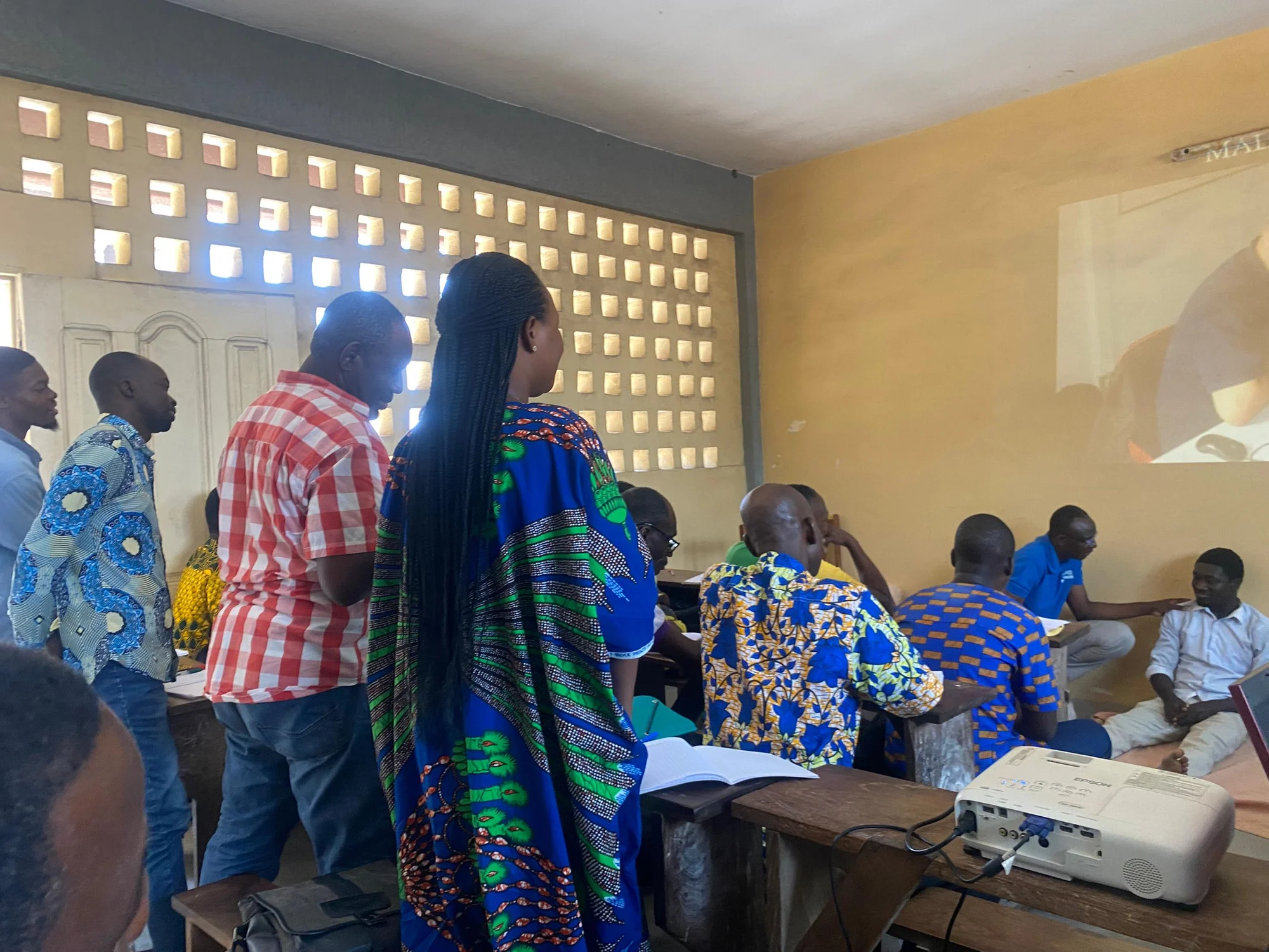 Premiers secours à l'école au Togo : faut-il former les élèves ou les enseignants, et que prioriser ?